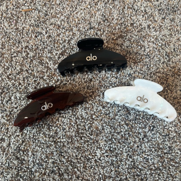 Accessories - Alo Hair 90s Claw Clip Set - Black, white pearl, brown tortoise shell NWT